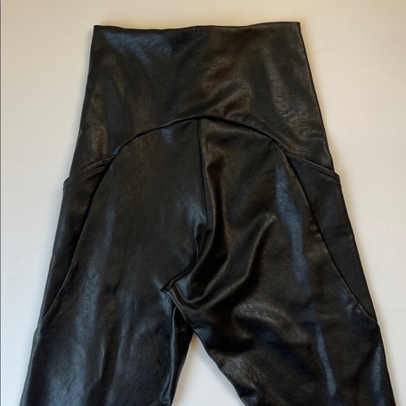 Commando Faux Leather Pocket Legging - Picture 10 of 14